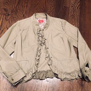 Medium ruffle light jacket